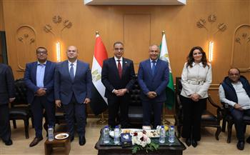 محافظ الجيزة يتبادل التهنئة مع المواطنين والقيادات التنفيذية والشعبية والدينية بمناسبة عيد الفطر المبارك 