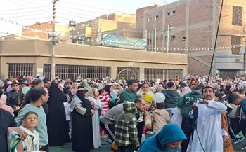 مئات المصلين يؤدون صلاة عيد الفطر المبارك بقرية بنايوس بمحافظة الشرقية 