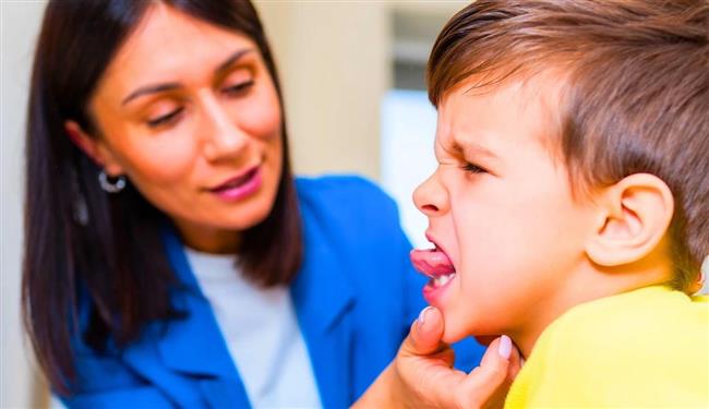 كيف يحافظ بعض الآباء على هدوئهم مع غضب الأطفال؟