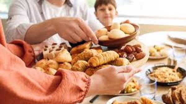 بعد زيارات العيد المزدحمة.. كيف تحافظين على طاقتك النفسية وسط التجمعات العائلية؟