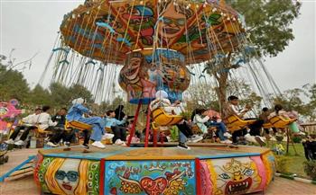 حدائق القناطر الخيرية تستقبل الزائرين في ثاني أيام العيد