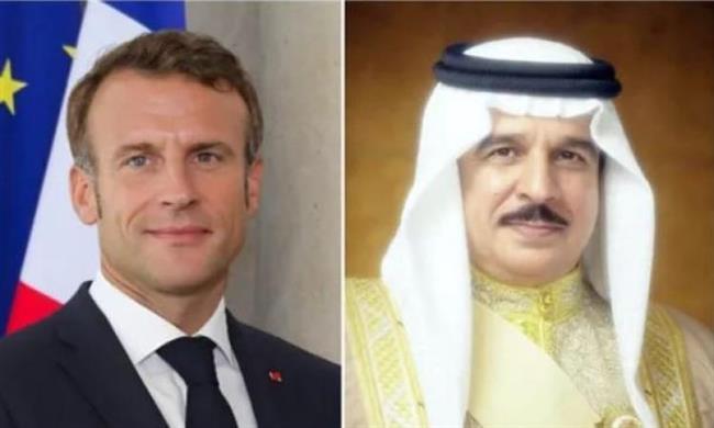 العاهل البحريني ورئيس فرنسا يبحثان هاتفيا مستجدات الأوضاع بالمنطقة