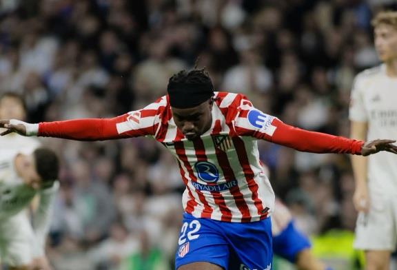 الدوري الإسباني.. أتلتيكو يشعل ديربي مدريد ويسجل التعادل في الريال  