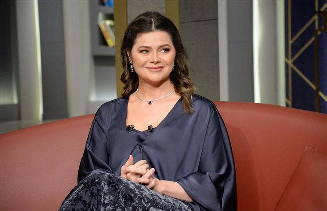 يسرا اللوزي: سعيدة بلقب “أم البنات”.. وزواجي المبكر أفادني  