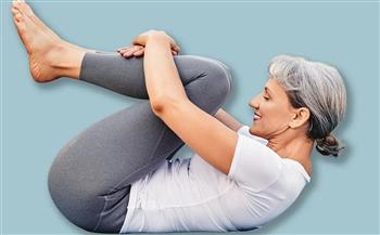 مع تقدم العمر... 5 تمارين لتقوية العضلات يمكنك ممارستها على سريرك