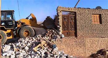 محافظة أسوان يوجه بتنفيذ حملة مكبرة بمنطقة حي الصداقة وتحويل المخالفين للنيابة العسكرية