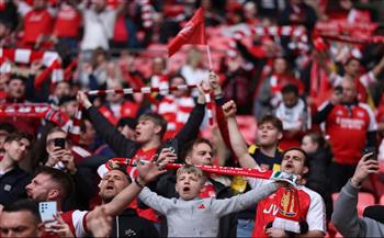 كأس الرابطة.. ملحمة جماهيرية في المدرجات بين عشاق أرسنال ومانشستر سيتي| صور