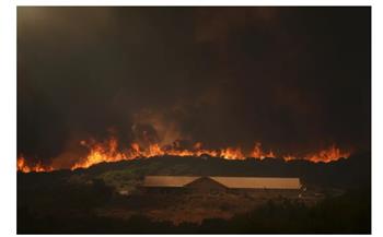 إعلام إسرائيلي: حريق في غلاف غزة ودمار شرق تل أبيب جراء صواريخ إيرانية