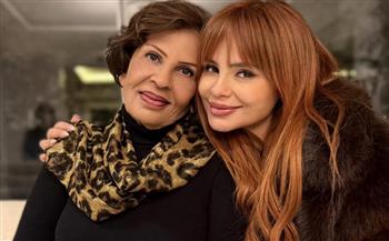 كارول سماحة تحتفل بعيد الأم مع والدتها