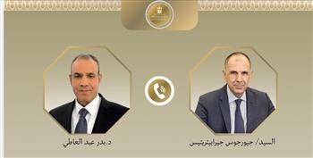 وزير الخارجية يبحث مع نظيره اليوناني التطورات الإقليمية وسبل خفض التصعيد في المنطقة