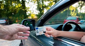 دولة تغري السكان بـ29 ألف دولار مقابل التخلي عن رخص القيادة