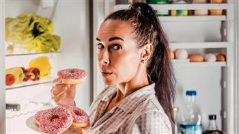 لو سنك فوق الـ50 وتعاني من الجوع الليلي.. إليك الحل