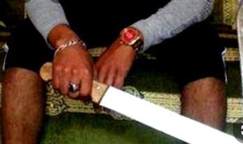 التصوير بالسلاح الأبيض.. استعراض زائف يهدد أمن المجتمع