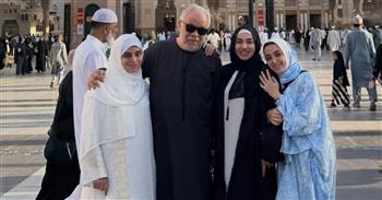 روجينا وأشرف زكي يؤديان مناسك العمرة