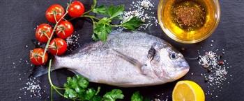 تعرف على فوائد تناول السمك أثناء الحمل