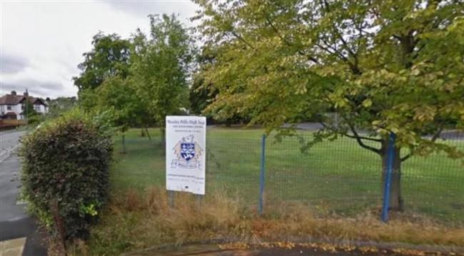 إغلاق مدرسة بريطانية بسبب مقص