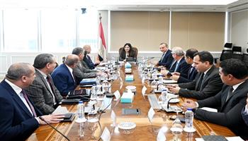 وزيرة الإسكان تتابع جهود توطين صناعة المهمات المستخدمة في مشروعات مياه الشرب