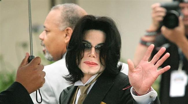 طعام متعفن وتماثيل أطفال.. مفاجآت عم أسرار غرفة نوم مايكل جاكسون