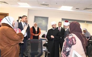 وزير الأوقاف يتفقد انتظام العمل بالديوان العام ويهنئ العاملين بعيد الفطر المبارك