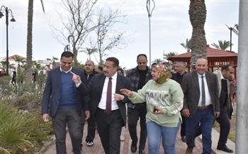 محافظ بورسعيد يتابع أعمال تطوير المنطقة المحيطة بالكورنيش ومكتبة مصر العامة