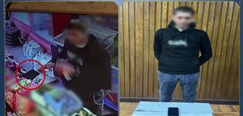 بعد تداول فيديو للواقعة.. ضبط سارق هاتف محمول من داخل محل بالإسكندرية 