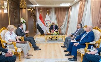 وزير الدولة للإنتاج الحربي يبحث مع السفير البريطاني بالقاهرة سبل إقامة شراكات استراتيجية بين شركات البلدين