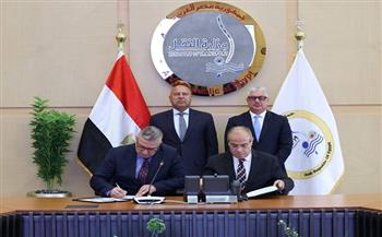 وزير النقل يشهد توقيعين بين شركة موانئ مصر البحرية والهيئة العامة للمنطقة الاقتصادية لقناة السويس