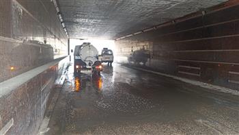 محافظ الشرقية يوجه بالدفع بسيارات الشفط والكسح لرفع مياه الأمطار وإزالة آثارها من الشوارع الرئيسية بمختلف مراك