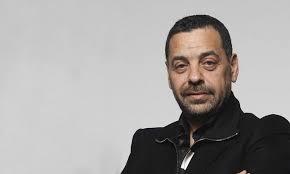 طارق العريان يحسم الجدل: «السلم والثعبان» فيلم رومانسي اجتماعي بلا جرأة