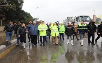 محافظ القاهرة يتفقد الشوارع لمتابعة شفط مياه الأمطار.. ويؤكد رفع درجة الاستعداد القصوى