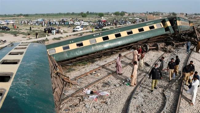 25 مصابًا بينهم 8 حالات حرجة في خروج قطار عن مساره في باكستان