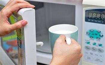 أطعمة لا تضعينها أبداً في الميكروويف.. منها اللحوم المصنعة 