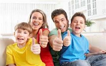 كيف يؤثر الاباء في شخصية أطفالهم؟.. تربويين يوضحون