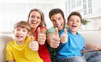 كيف يؤثر الاباء في شخصية أطفالهم؟.. تربويين يوضحون