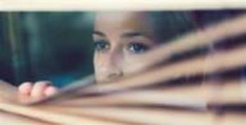 هل هناك علاقة بين صدمات الطفولة وآلام الجهاز الهضمي؟.. علم النفس يجيب 