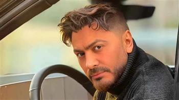 تامر حسني يشارك جمهوره ذكريات ألبوم «قرب كمان»