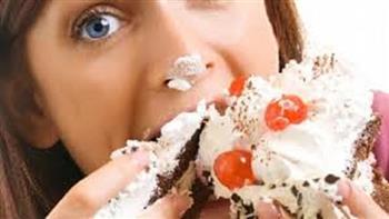 كيف تتحكمين في رغبتك بالسكر؟.. حيلة بسيطة تجنبك اشتهاء الحلويات