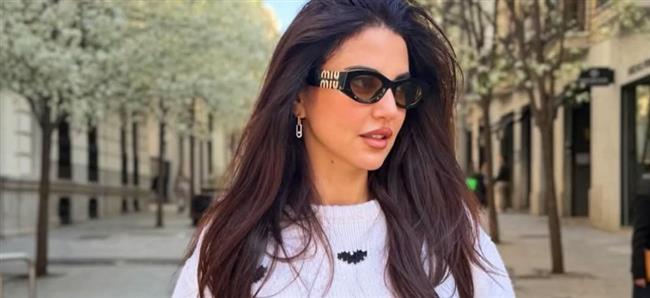 درة بإطلالة شبابية من إجازتها في مدريد