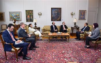 وزير الخارجية يستقبل وفد من البنك الأوروبي للاستثمار لبحث التداعيات الاقتصادية للتصعيد العسكرى في المنطقة