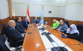 محافظ القاهرة يتابع من مركز السيطرة جهود مواجهة تجمعات الأمطار بالعاصمة