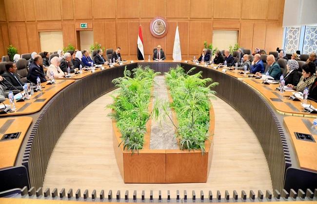 ​وزير التربية والتعليم يعقد اجتماعًا موسعًا مع قيادات التعليم بالقاهرة لمتابعة انتظام العملية التعليمية