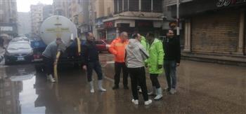 رئيس حي ثان الزقازيق يواصل متابعة أعمال شفط مياه الأمطار بالشوارع الرئيسية