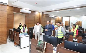 محافظ البحر الأحمر يتابع مستجدات الطقس من داخل مركز السيطرة بالبحر الأحمر