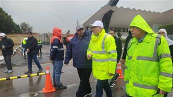 قيادات وعمال شركة القاهرة الكبرى لمياه الشرب والصرف الصحي تعمل على مدار الساعة طوال أزمة الطقس السيء