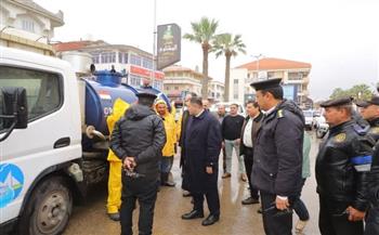 محافظ دمياط يتابع ميدانيًا جاهزية سيارت الكسح والفرق الفنية للتعامل مع موجة الطقس السئ وهطول الأمطار 