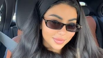 الجو حلو محدش ينزل.. كارولين عزمي تشارك جمهورها صور من داخل سيارتها