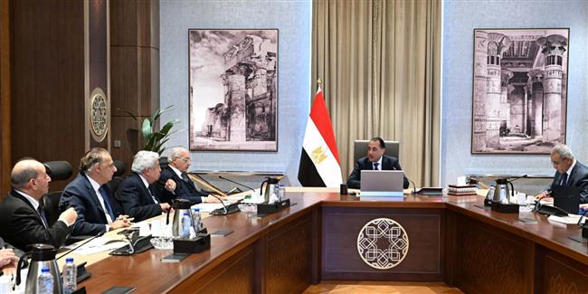 رئيس الوزراء يلتقي أعضاء اللجنة الاستشارية للشئون السياسية