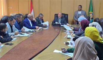 سكرتير عام المحافظة يتابع مع رؤساء المدن آليات تسريع وتيرة العمل بملف التصالح في بعض مخالفات البناء