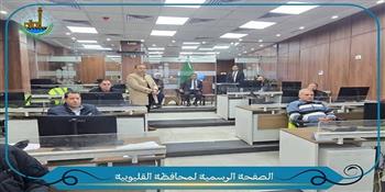  محافظ القليوبية يتابع من مركز سيطرة الشبكة الوطنية تمركزات سيارات شفط مياه الأمطار وانتشارها بالمحافظة