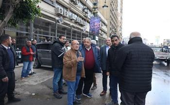 انتشار مكثف للمعدات.. رئيس القابضة للمياه يتابع ميدانيًا أعمال سحب مياه الأمطار بالقاهرة والجيزة 